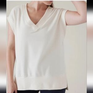 Athleta Cream V-Neck Cap Sleeve Top